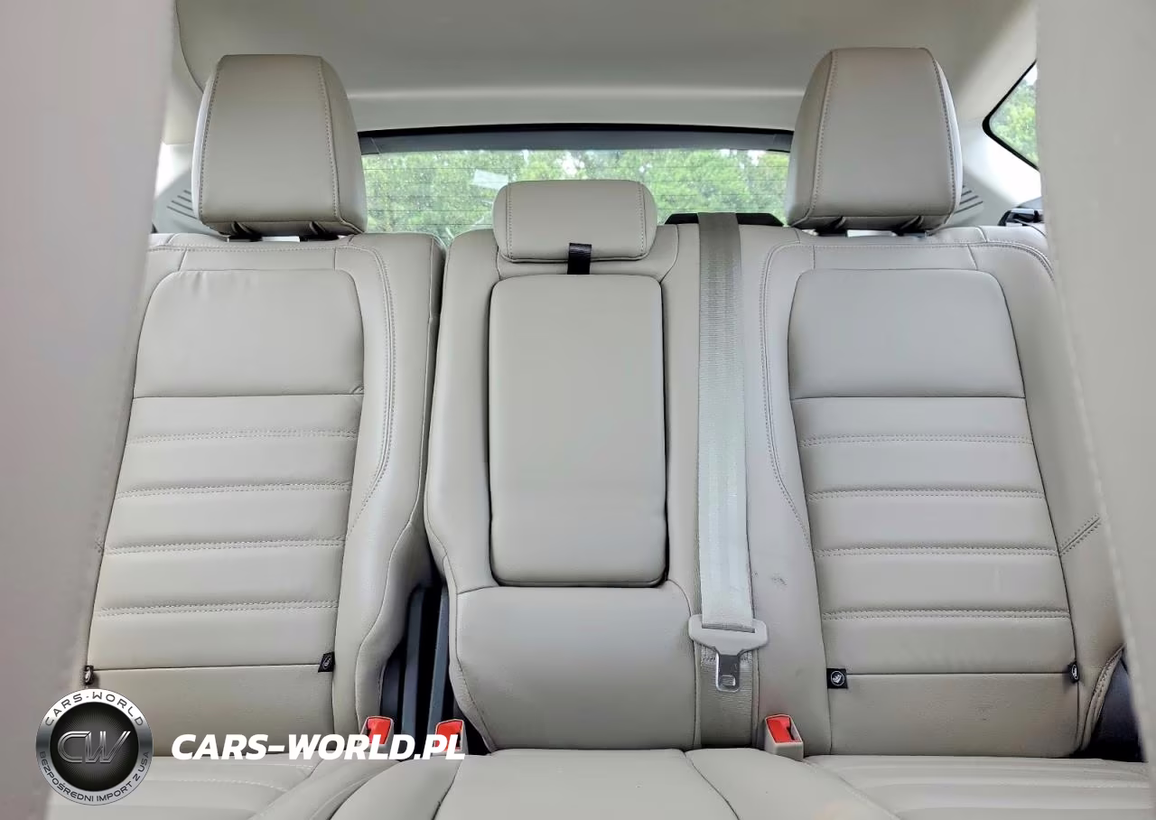 2018 Ford C-Max Titanium VIN:1FADP5DU1JL100105 - 10