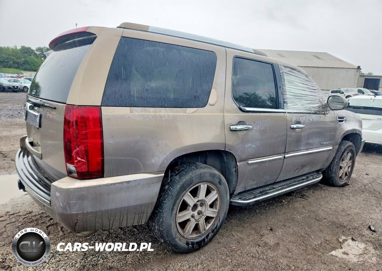 2007 Cadillac Escalade Luxury VIN:1GYFK63837R156333 - 3