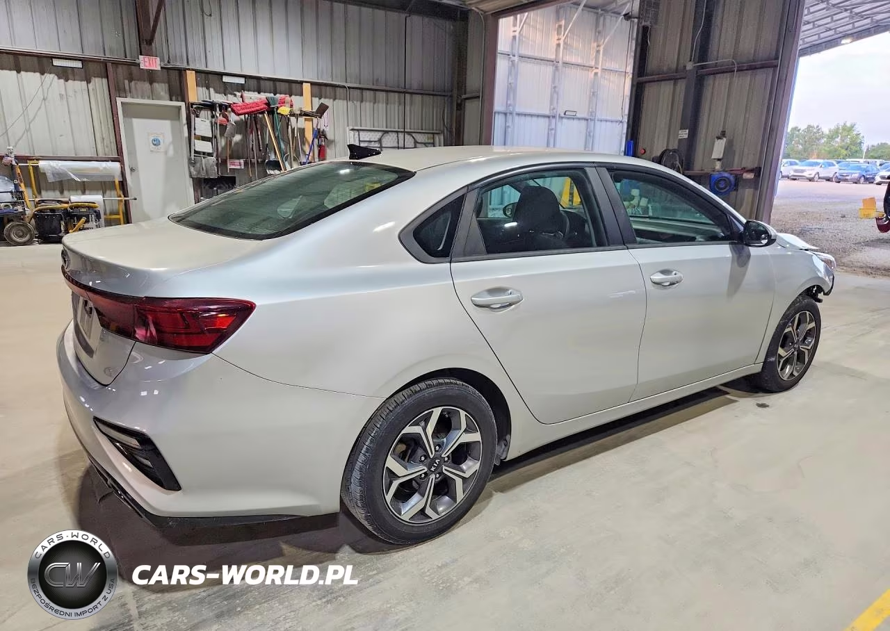 2019 Kia Forte Lxs VIN:3KPF24AD1KE083297 - 3