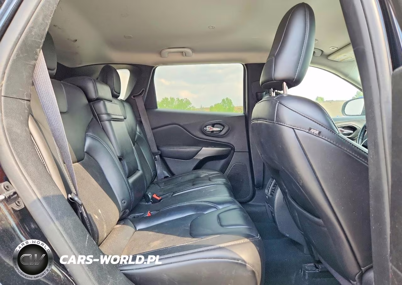 2019 Jeep Cherokee Latitude Plus VIN:1C4PJMLN6KD356037 - 11