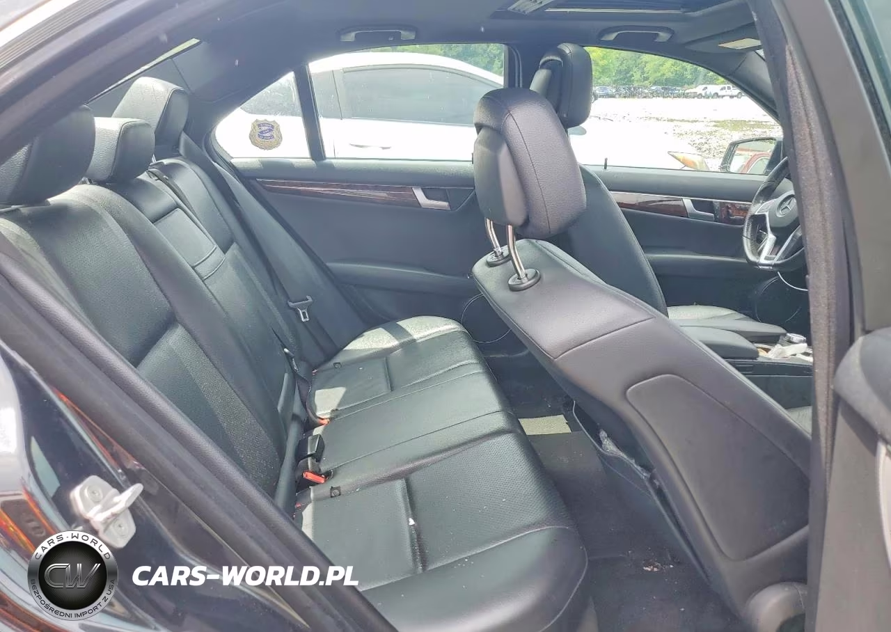 2012 Mercedes-Benz C 300 4Matic VIN:WDDGF8BB0CF857176 - 10