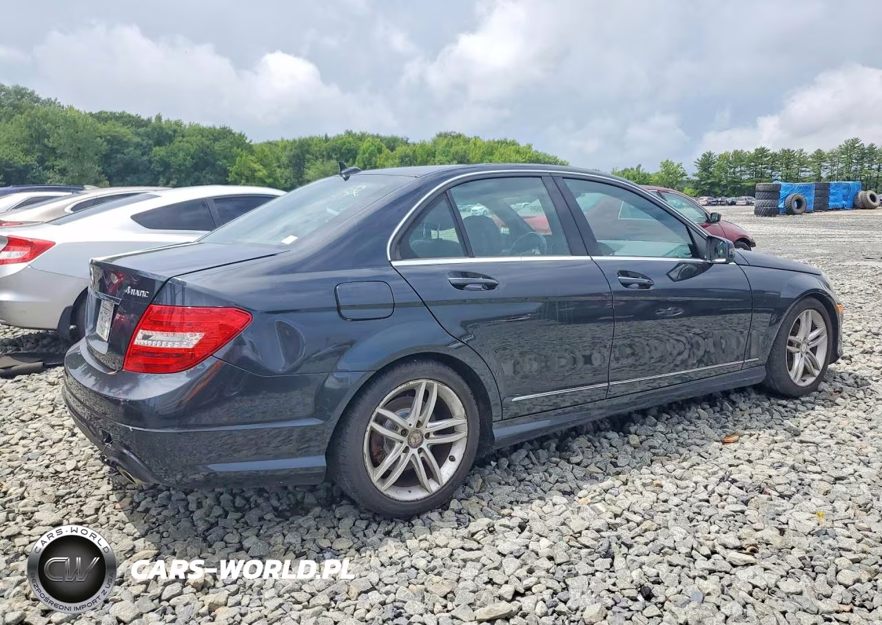 2012 Mercedes-Benz C 300 4Matic VIN:WDDGF8BB0CF857176 - 3