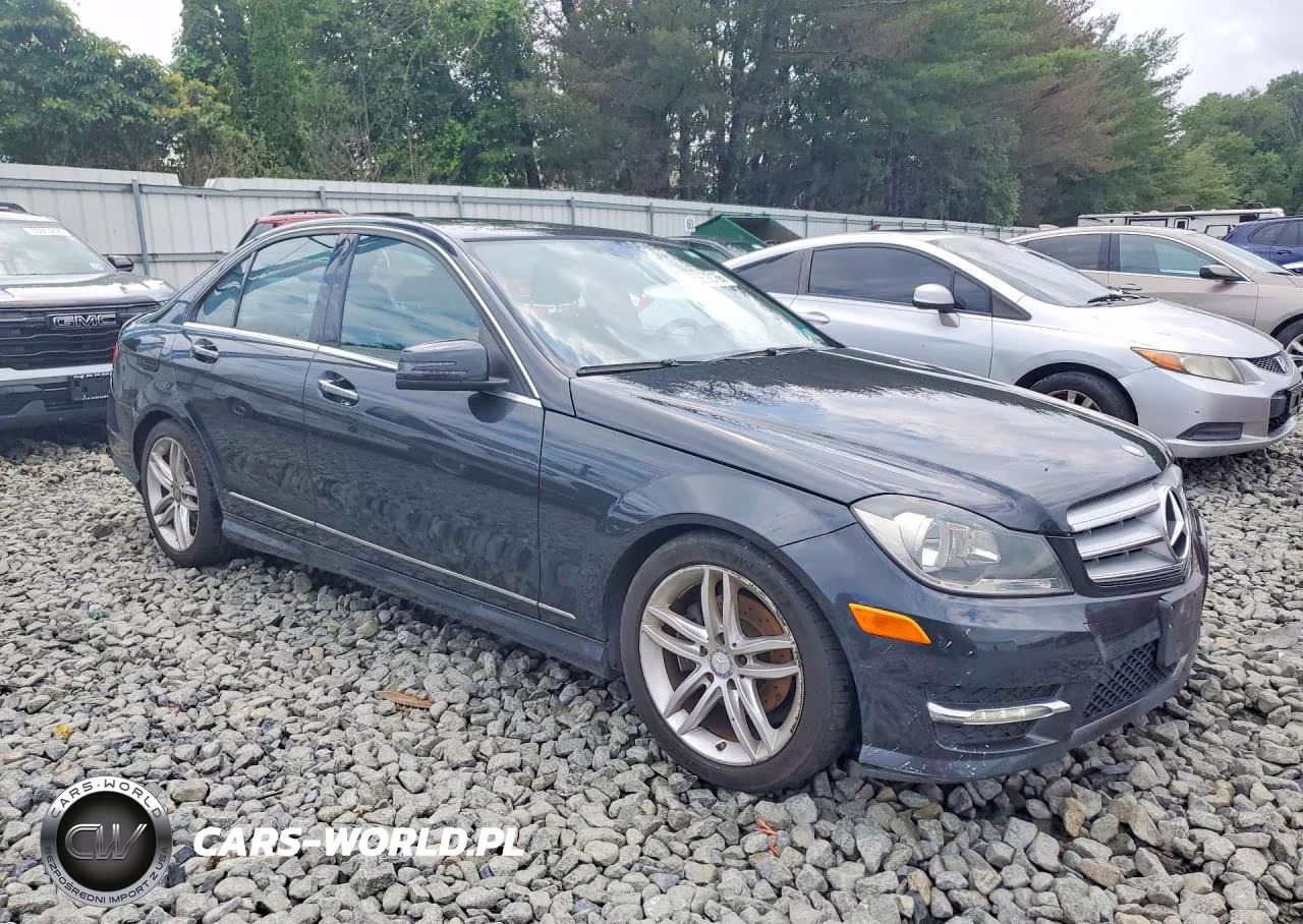 2012 Mercedes-Benz C 300 4Matic VIN:WDDGF8BB0CF857176 - 4