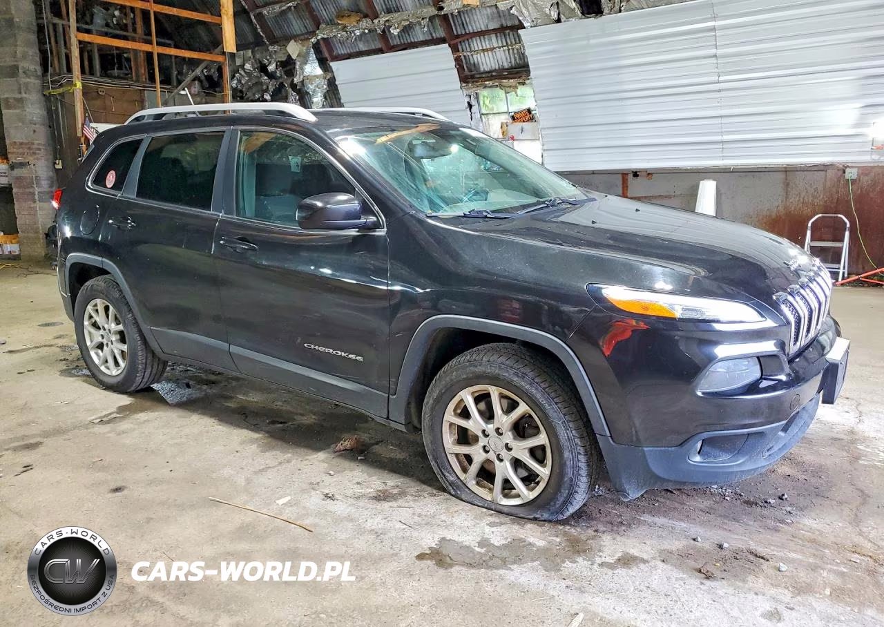 2015 Jeep Cherokee Latitude VIN:1C4PJMCS0FW550627 - 4