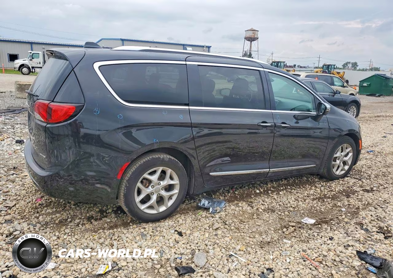 2020 Chrysler Pacifica Limited VIN:2C4RC1GG8LR283359 - 3