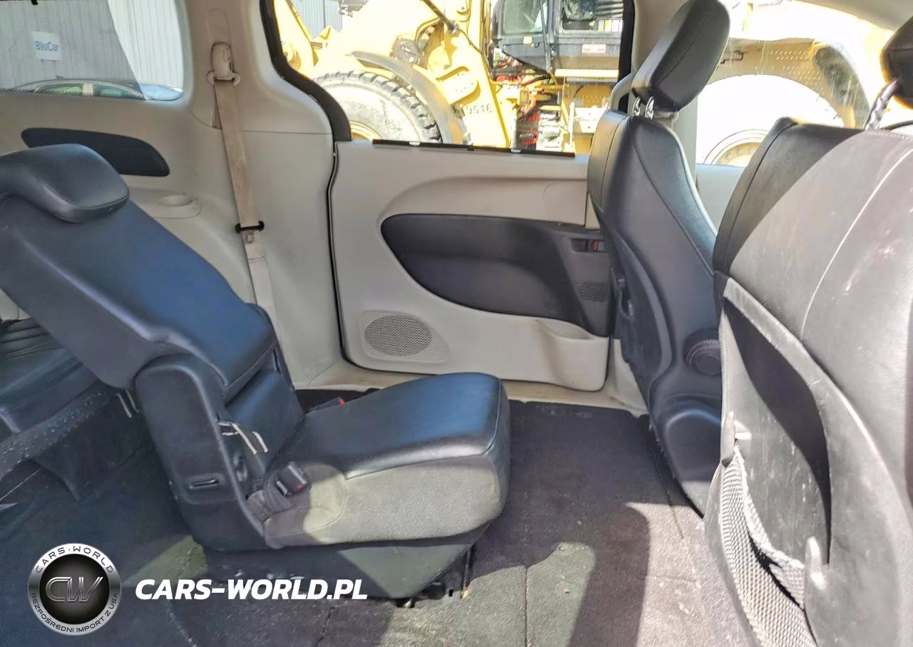 2019 Chrysler Pacifica Touring L VIN:2C4RC1BG9KR550918 - 11