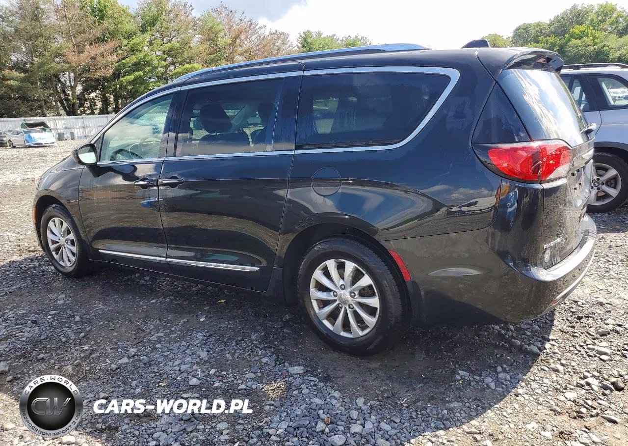 2019 Chrysler Pacifica Touring L VIN:2C4RC1BG9KR550918 - 2