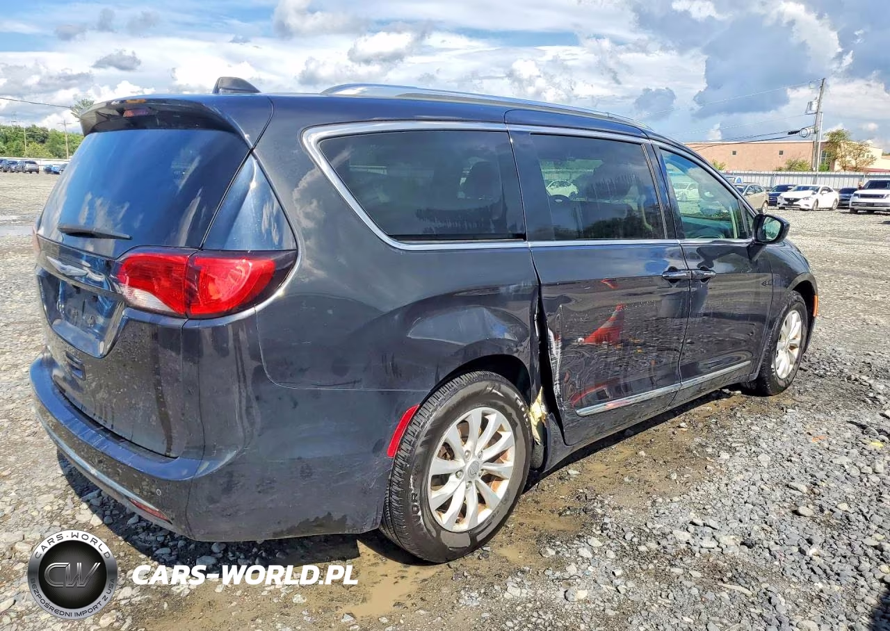 2019 Chrysler Pacifica Touring L VIN:2C4RC1BG9KR550918 - 3