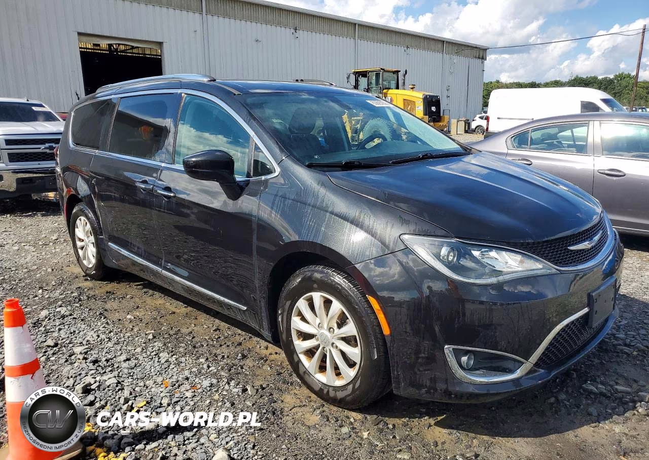 2019 Chrysler Pacifica Touring L VIN:2C4RC1BG9KR550918 - 4