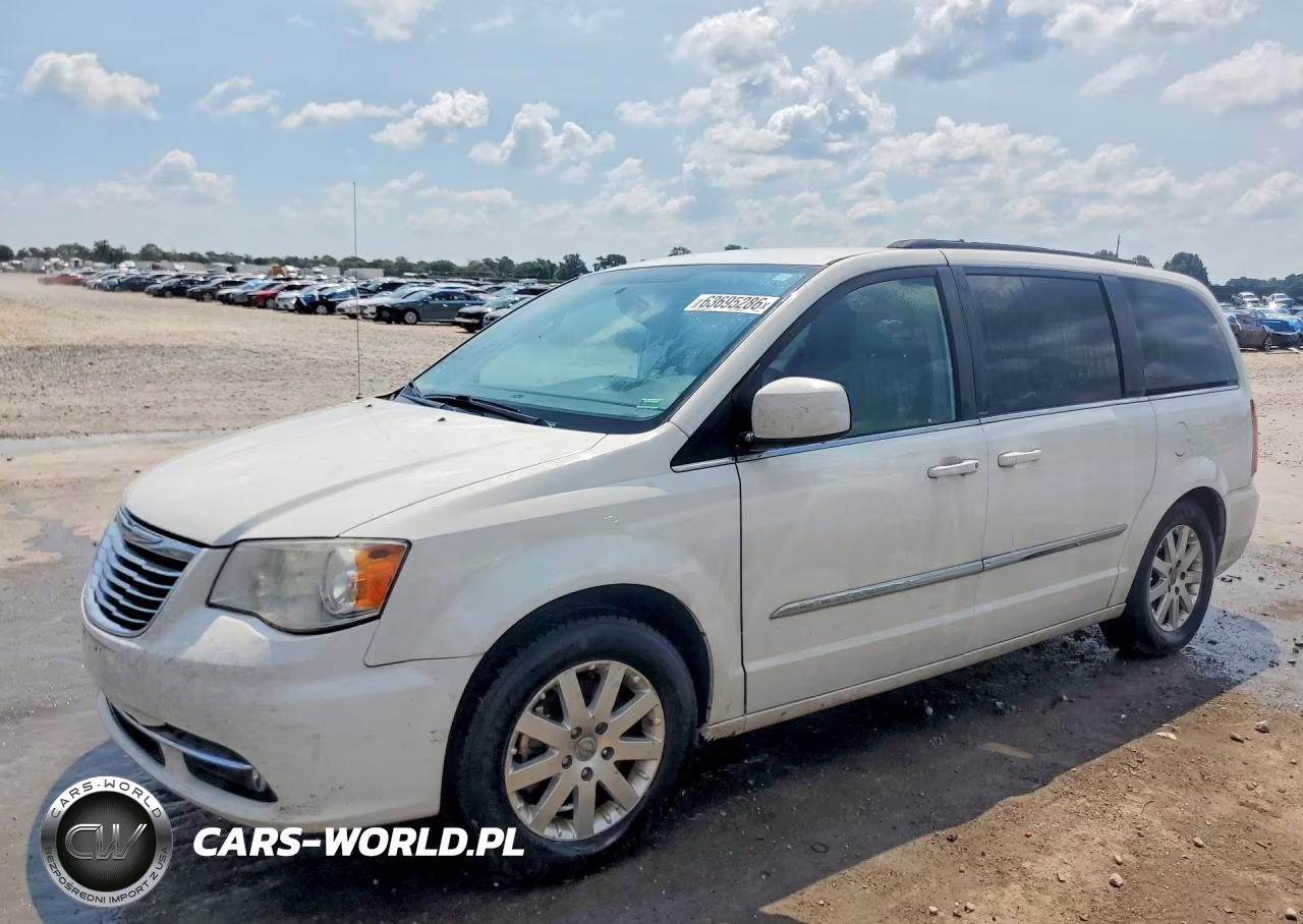 2013 Chrysler Town & Country Touring – zdjęcie 1 z 13