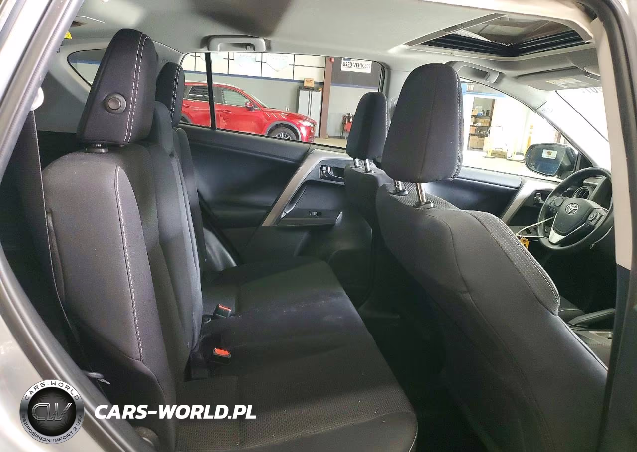 2018 Toyota Rav4 Xle VIN:2T3RFREV3JW796397 - 11