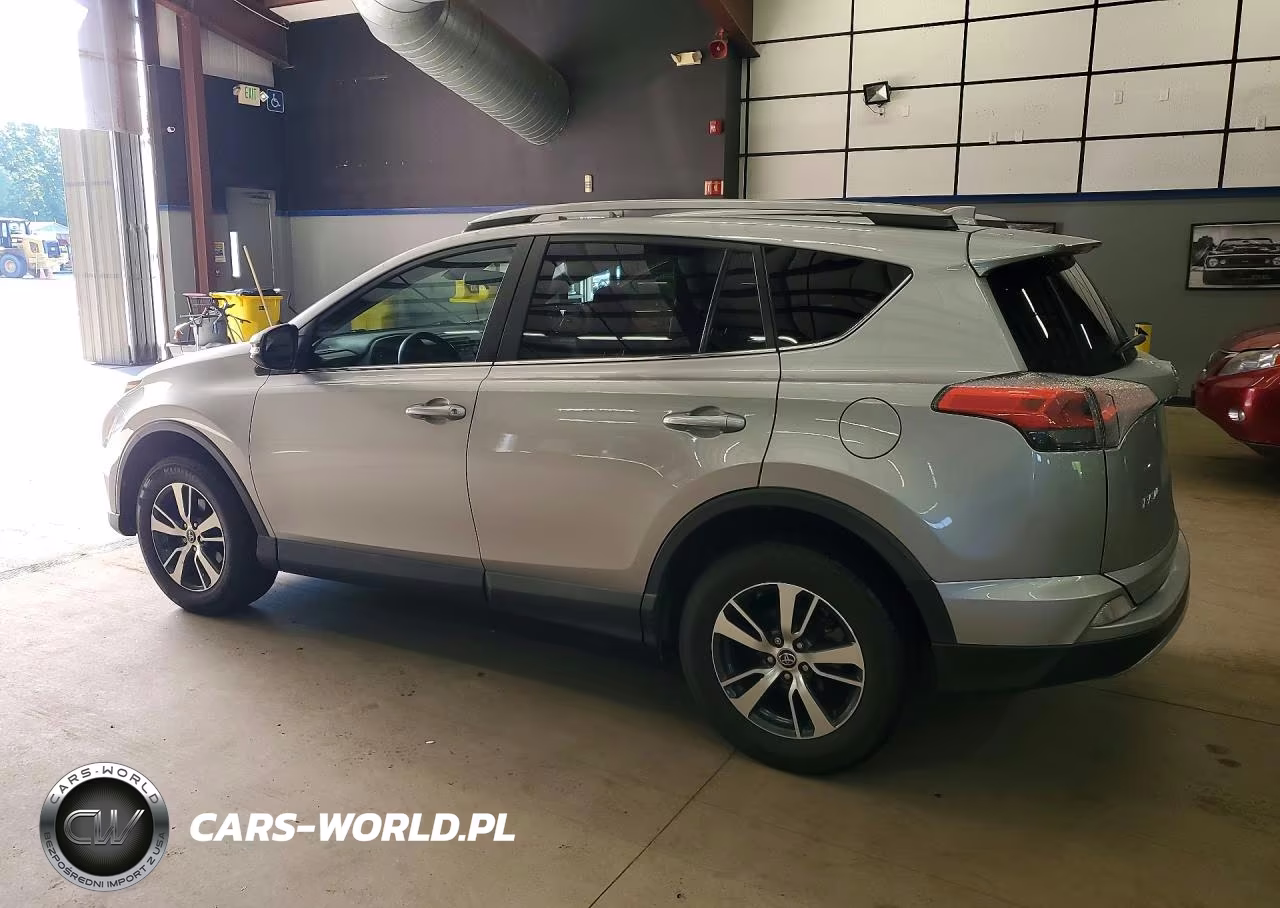 2018 Toyota Rav4 Xle VIN:2T3RFREV3JW796397 - 2