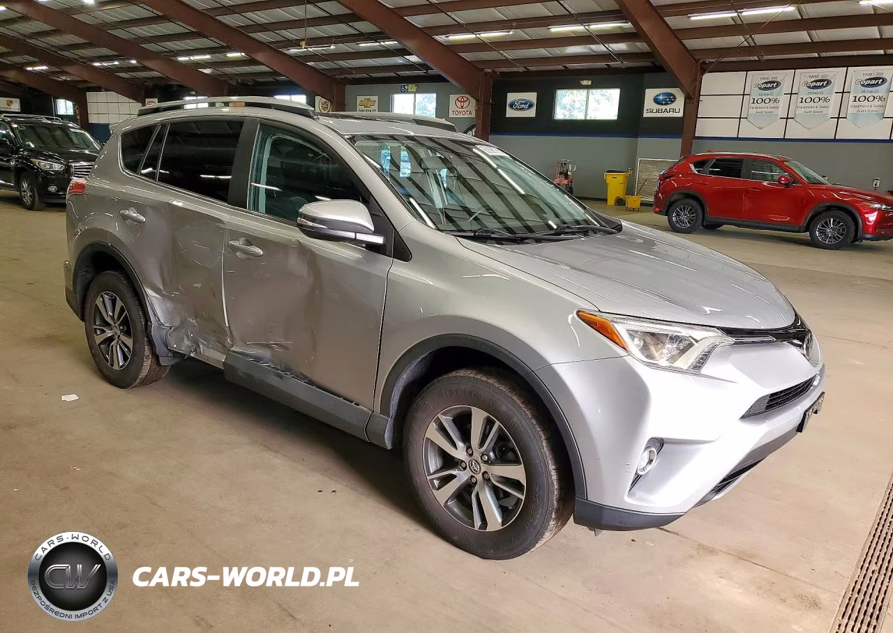 2018 Toyota Rav4 Xle VIN:2T3RFREV3JW796397 - 4