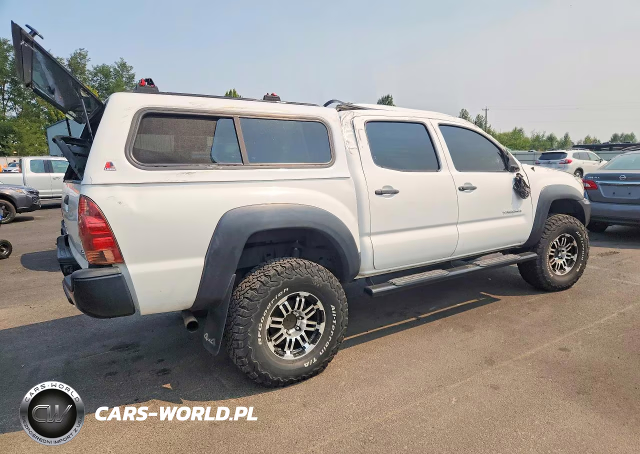 2014 Toyota Tacoma V6 VIN:3TMLU4EN6EM135713 - 3