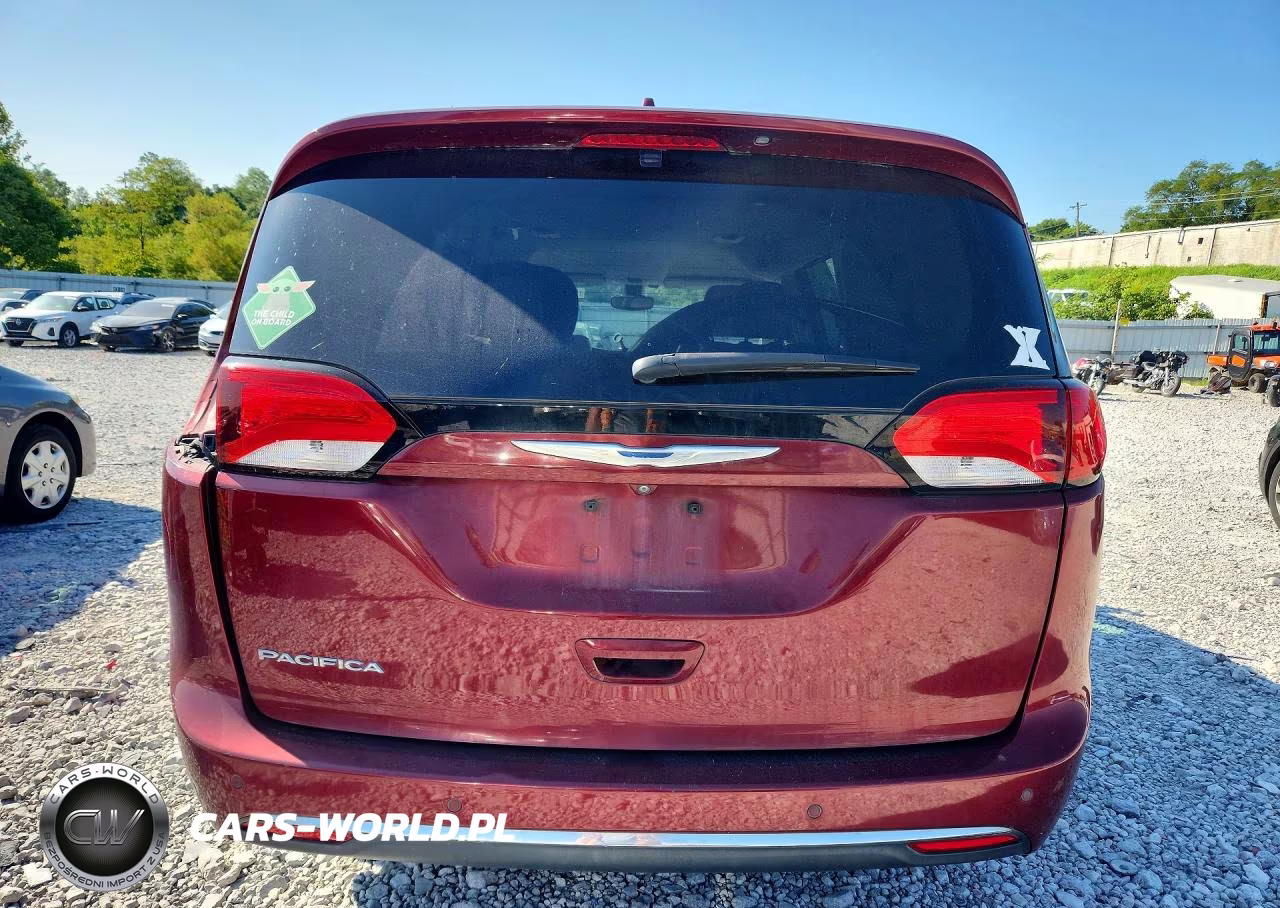 2017 Chrysler Pacifica Touring L Plus VIN:2C4RC1EG0HR752857 - 6