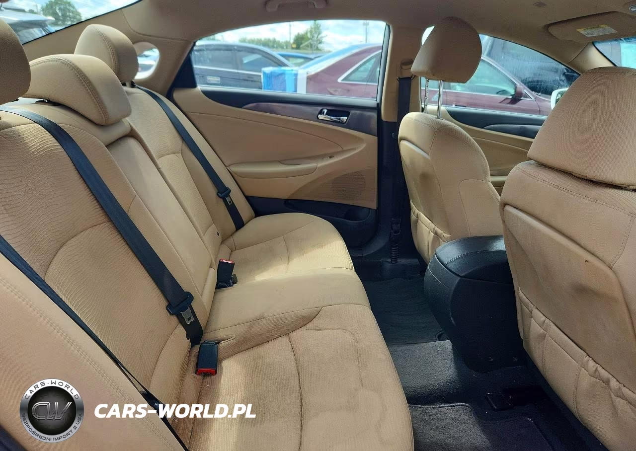 2015 Hyundai Sonata Hybrid Base VIN:KMHEC4A49FA119945 - 10