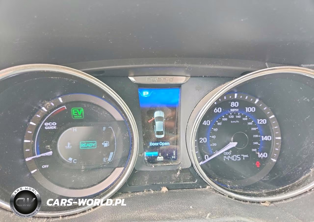 2015 Hyundai Sonata Hybrid Base VIN:KMHEC4A49FA119945 - 9