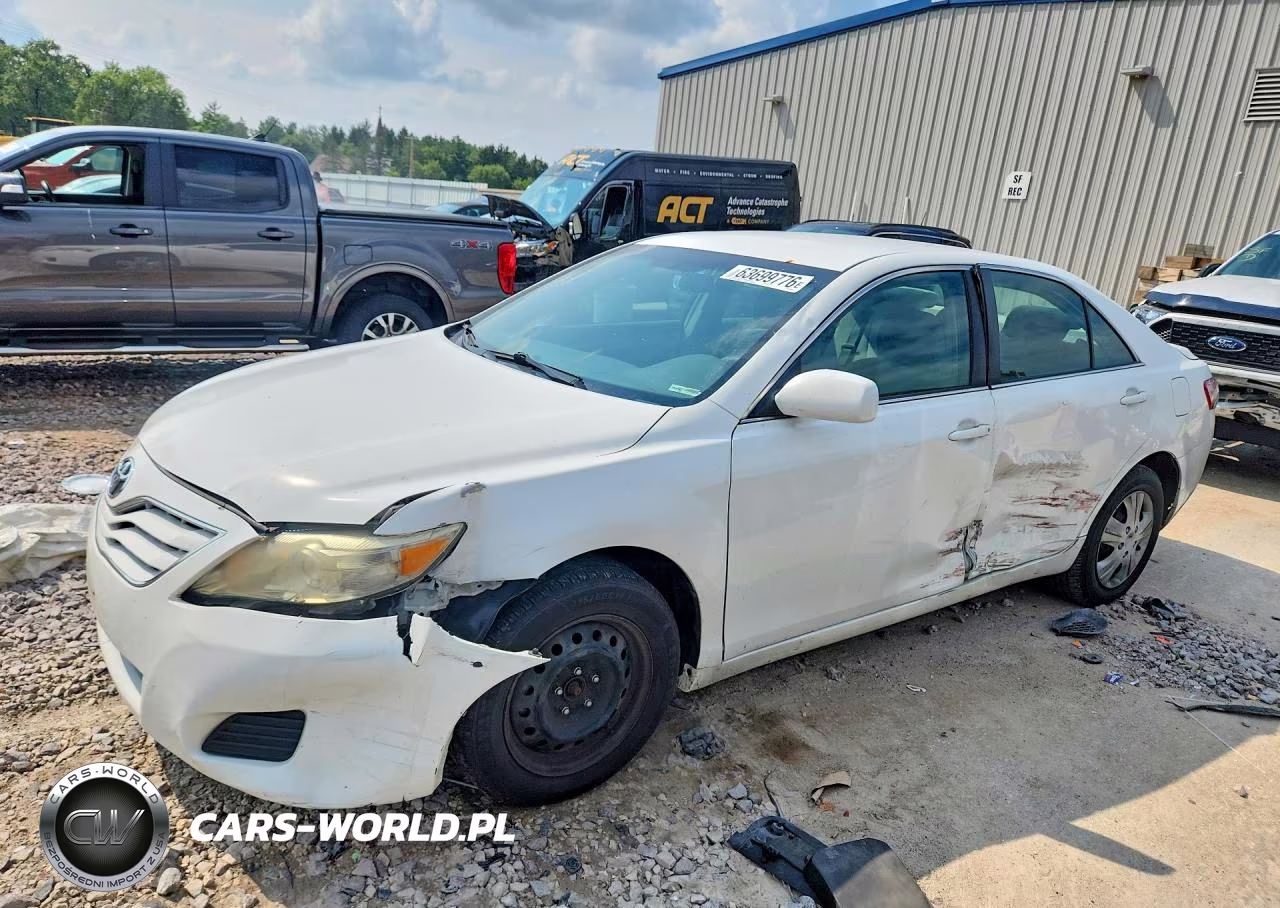 2010 Toyota Camry Le – zdjęcie 1 z 12