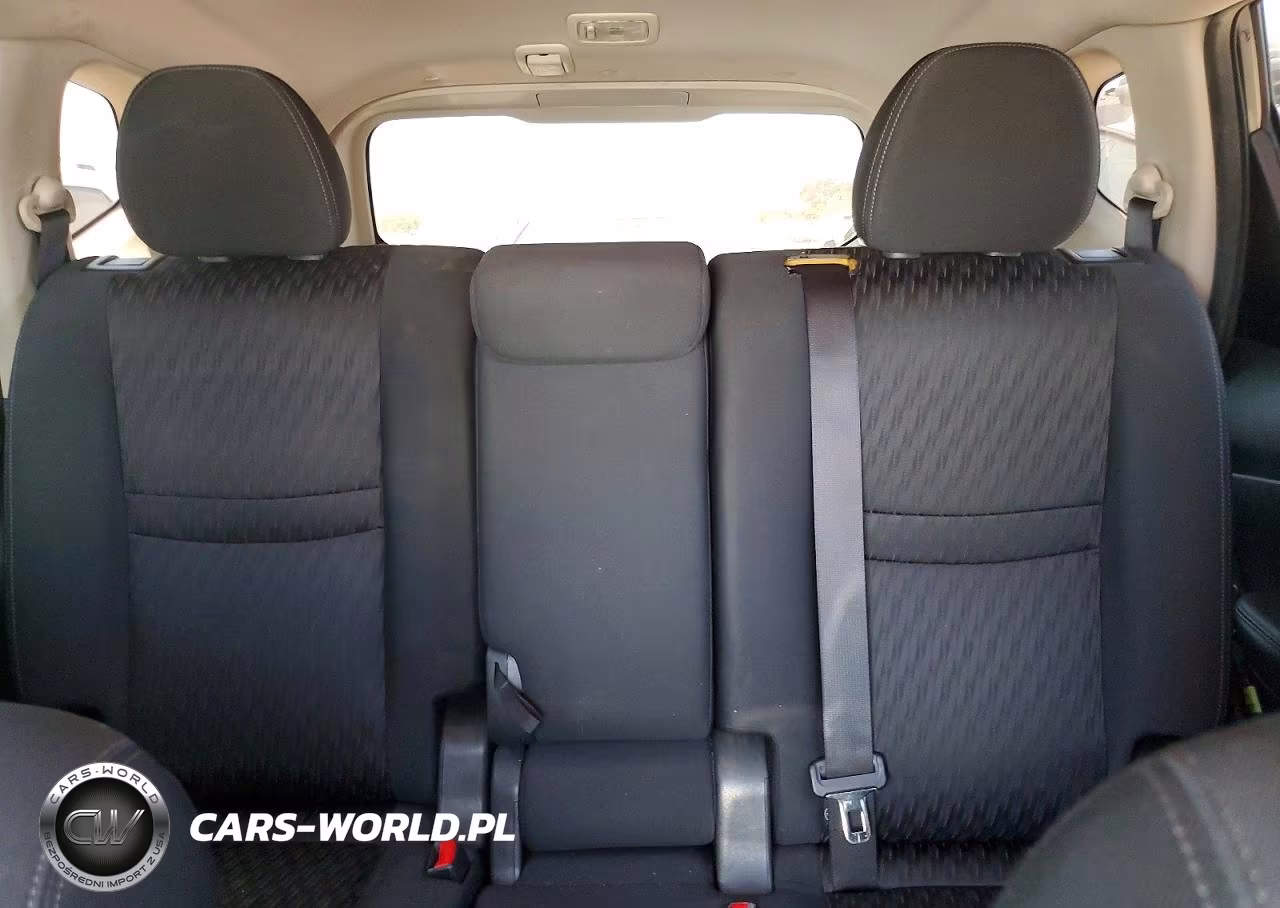 2018 Nissan Rogue S VIN:KNMAT2MT2JP575981 - 10