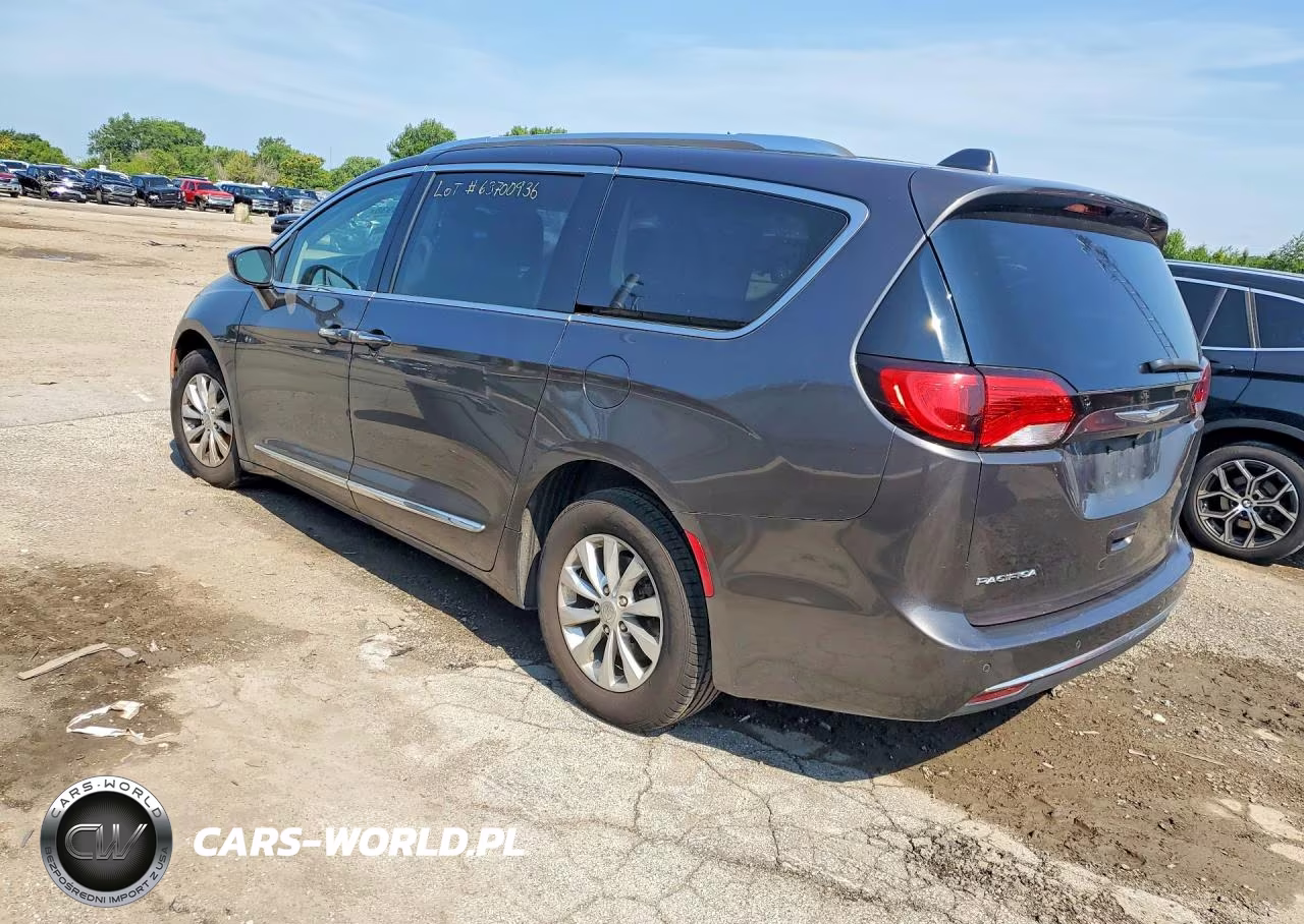 2018 Chrysler Pacifica Touring L VIN:2C4RC1BG8JR118948 - 2