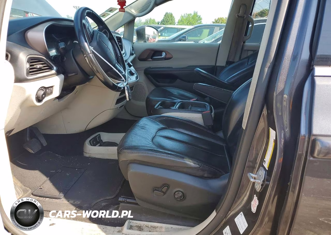 2018 Chrysler Pacifica Touring L VIN:2C4RC1BG8JR118948 - 7