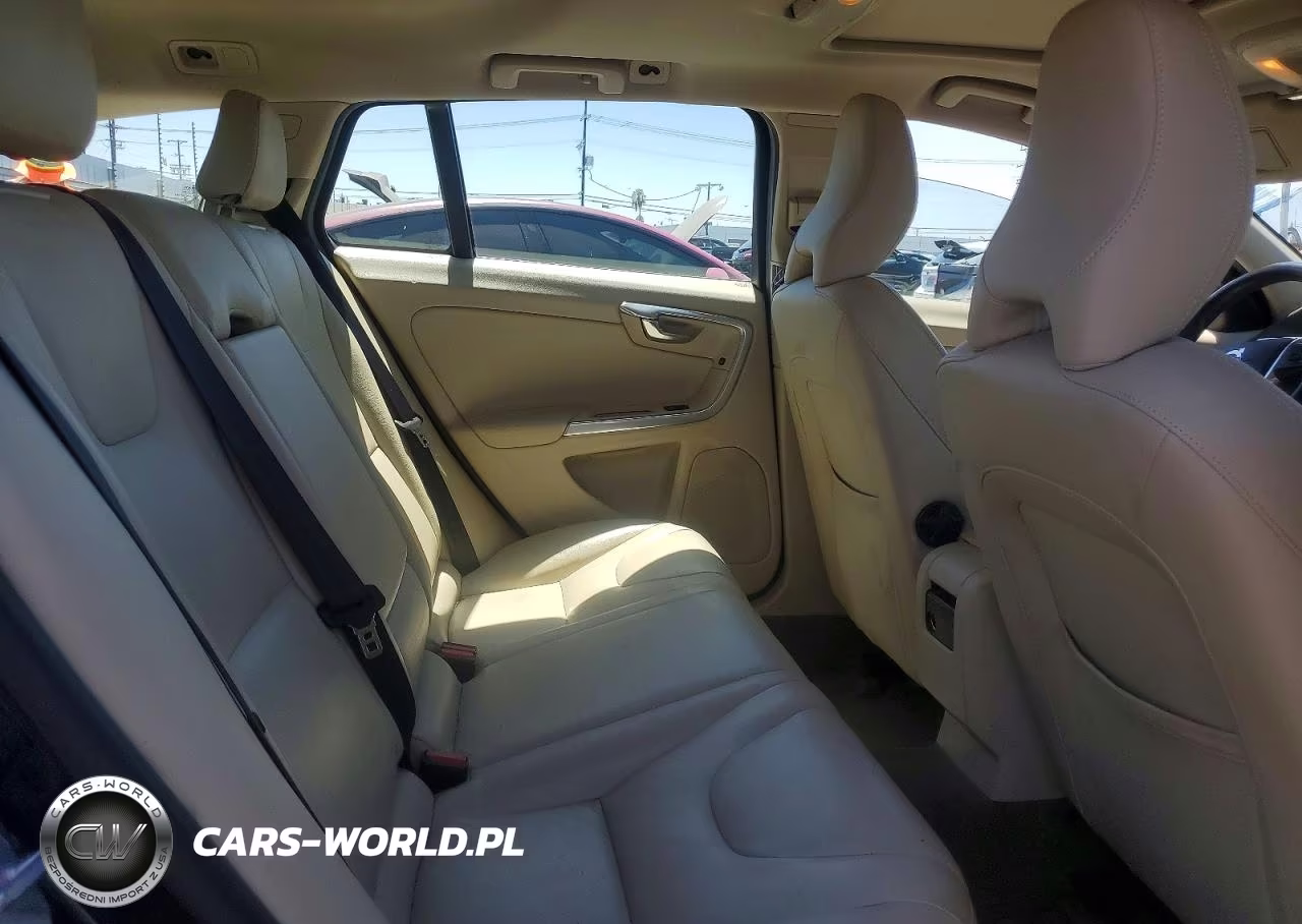 2015 Volvo V60 Platinum VIN:YV126MED8F1192212 - 10