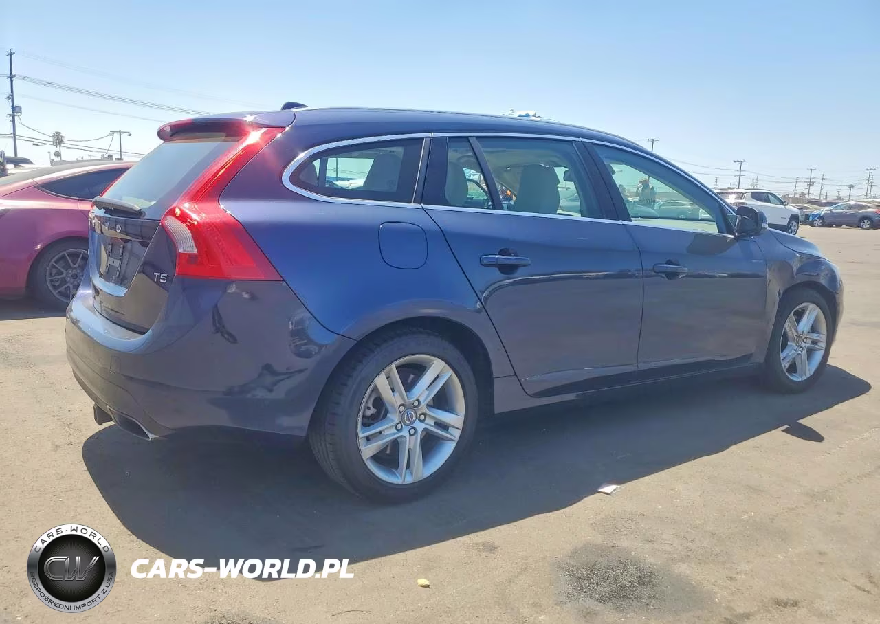 2015 Volvo V60 Platinum VIN:YV126MED8F1192212 - 3