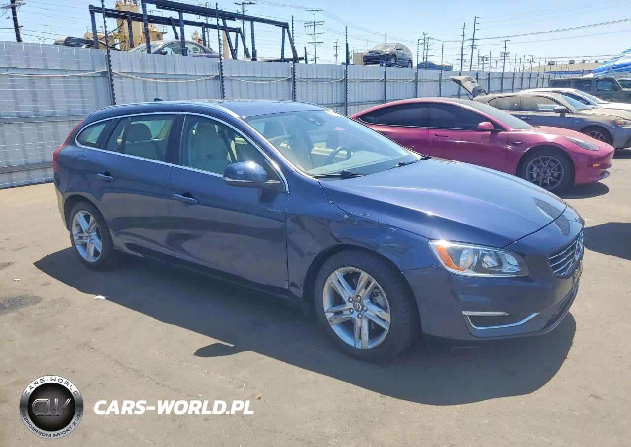 2015 Volvo V60 Platinum VIN:YV126MED8F1192212 - 4