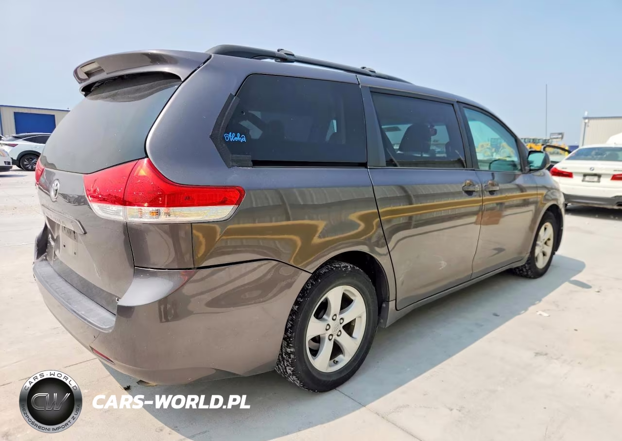 2011 Toyota Sienna Le VIN:5TDKK3DC6BS125304 - 3