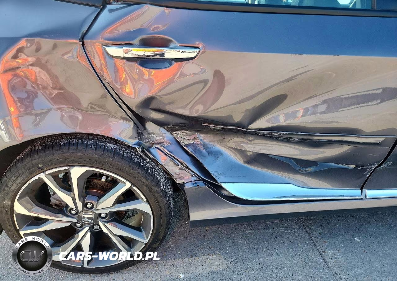 2021 Honda Civic Touring VIN:19XFC1F92ME002309 - 10