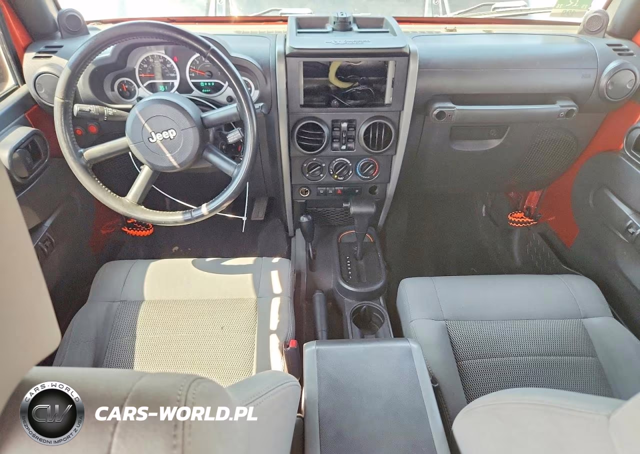 2009 Jeep Wrangler Unlimited Rubicon VIN:1J4GA69199L769399 - 8