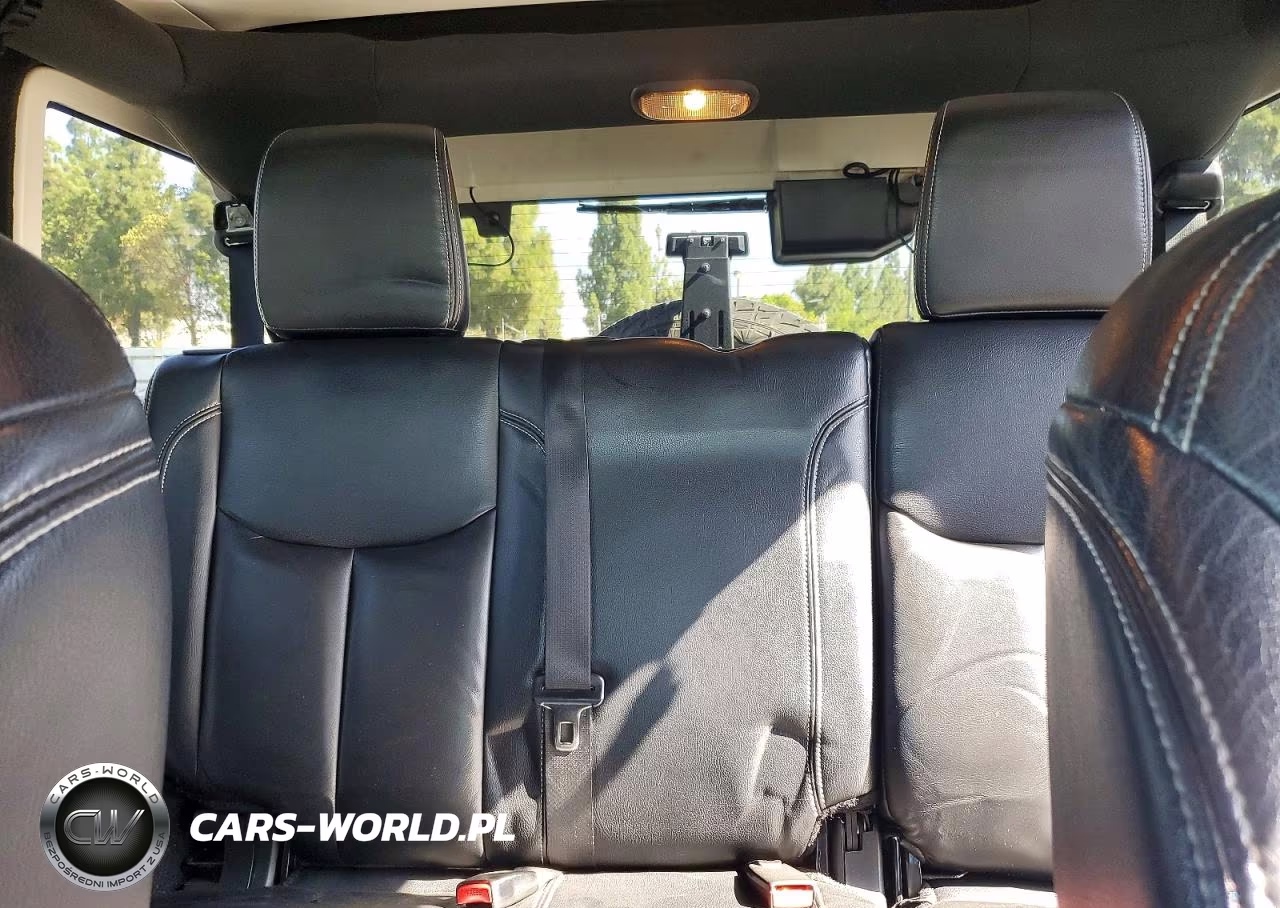 2015 Jeep Wrangler Unlimited Sahara VIN:1C4BJWEGXFL641162 - 10