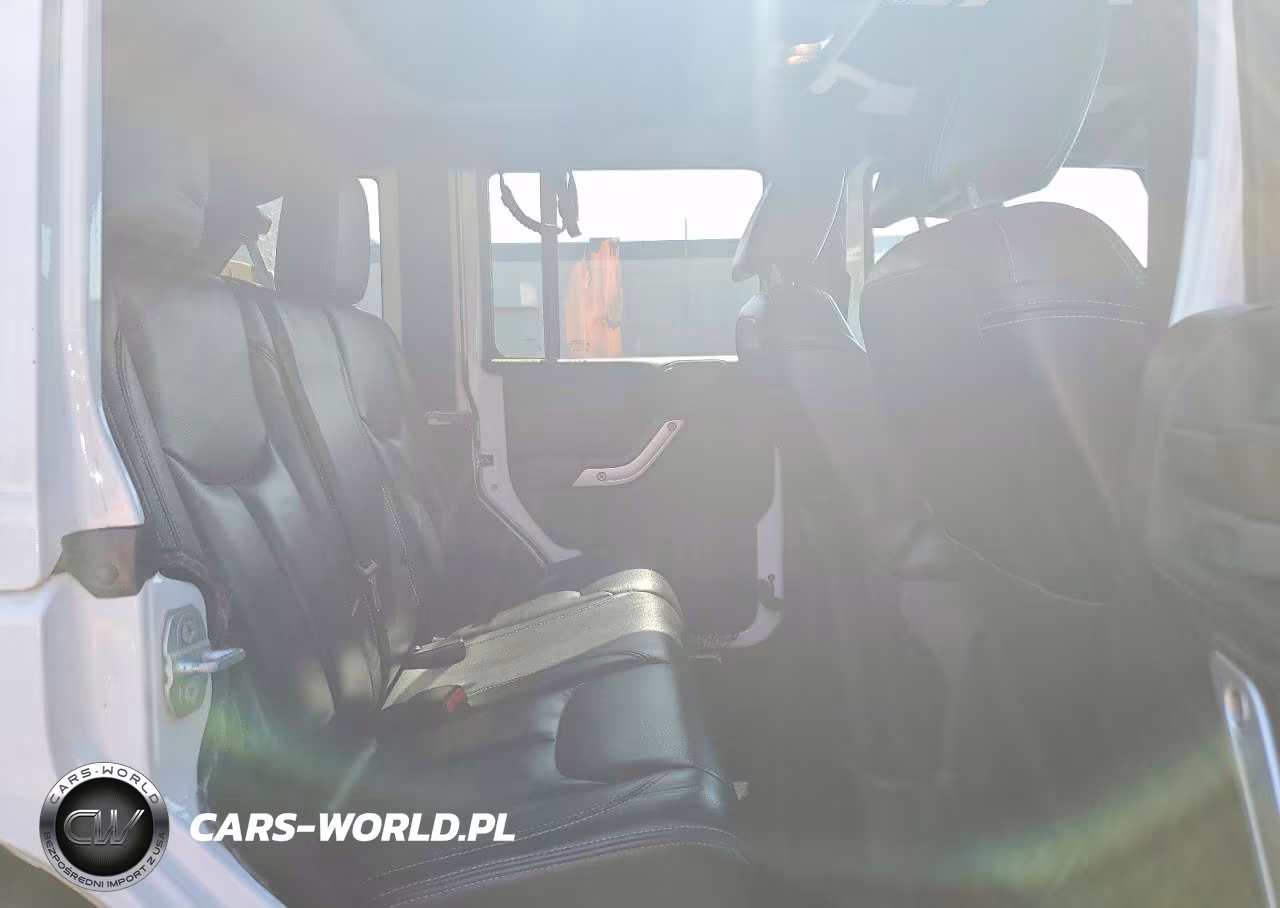 2015 Jeep Wrangler Unlimited Sahara VIN:1C4BJWEGXFL641162 - 11