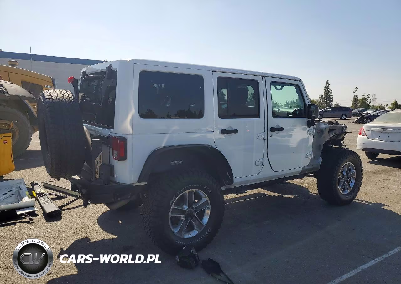 2015 Jeep Wrangler Unlimited Sahara VIN:1C4BJWEGXFL641162 - 3