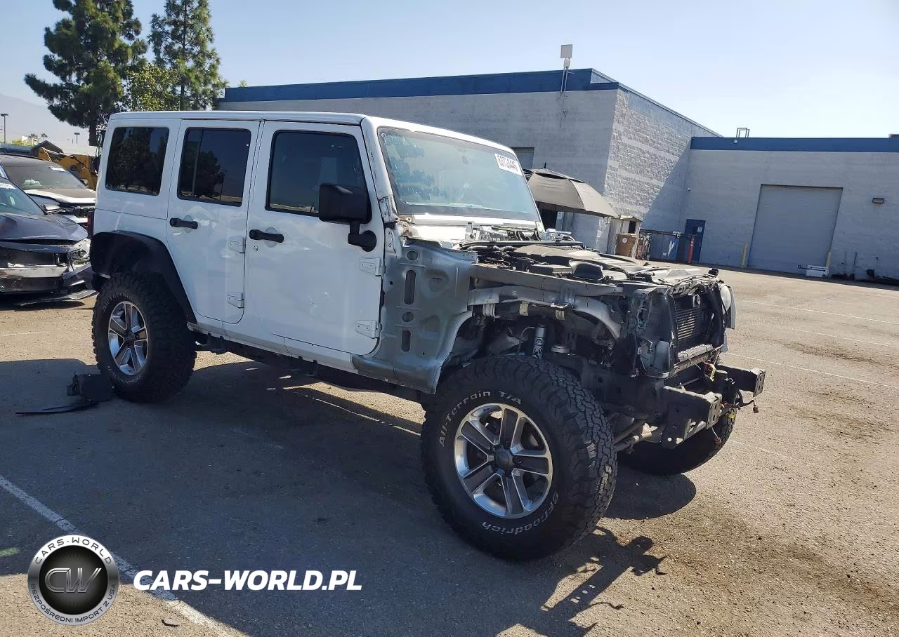 2015 Jeep Wrangler Unlimited Sahara VIN:1C4BJWEGXFL641162 - 4
