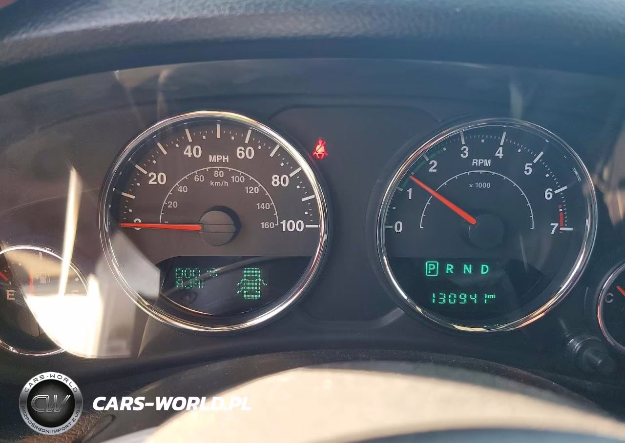 2015 Jeep Wrangler Unlimited Sahara VIN:1C4BJWEGXFL641162 - 9