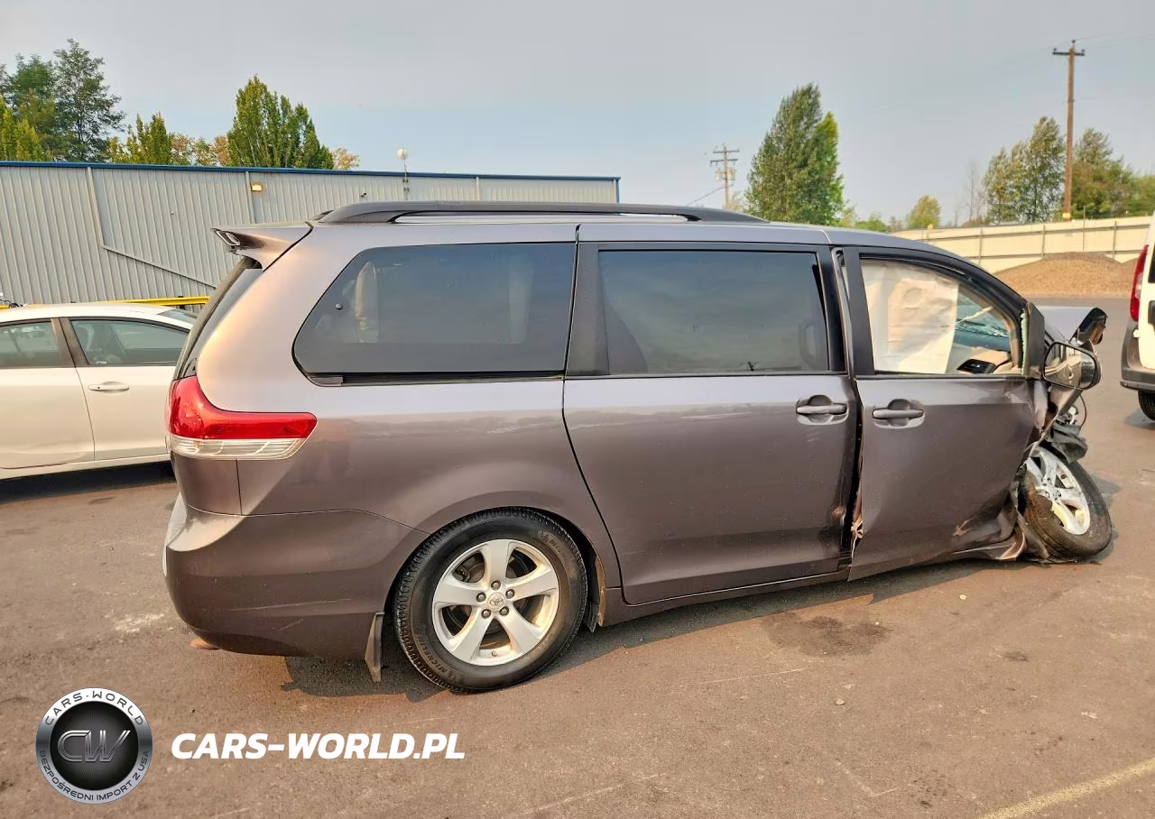 2011 Toyota Sienna Le VIN:5TDKK3DC4BS091654 - 3