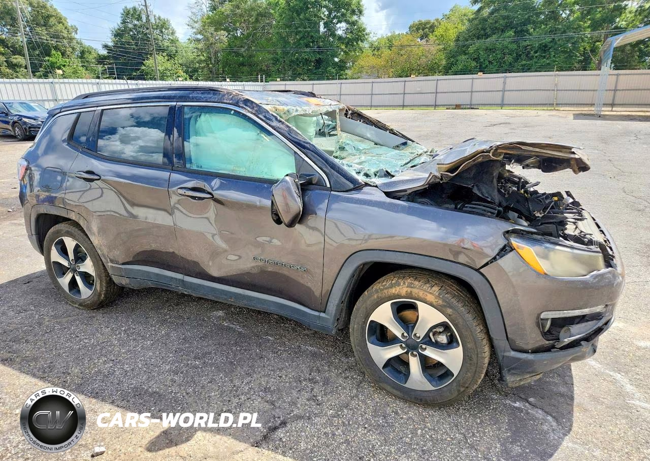 2019 Jeep Compass Latitude VIN:3C4NJCBB3KT699312 - 4