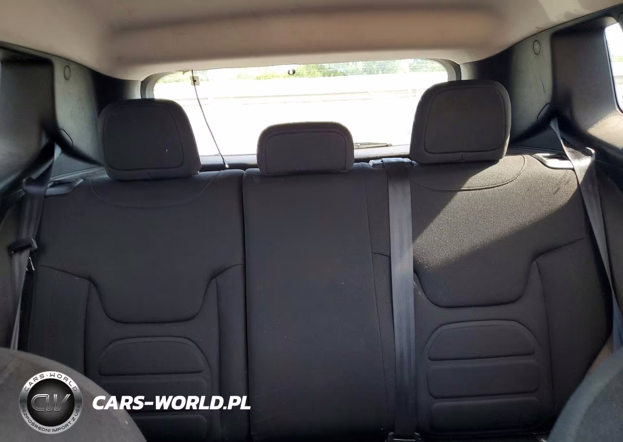 2021 Jeep Renegade Latitude VIN:ZACNJDBB5MPM37434 - 10