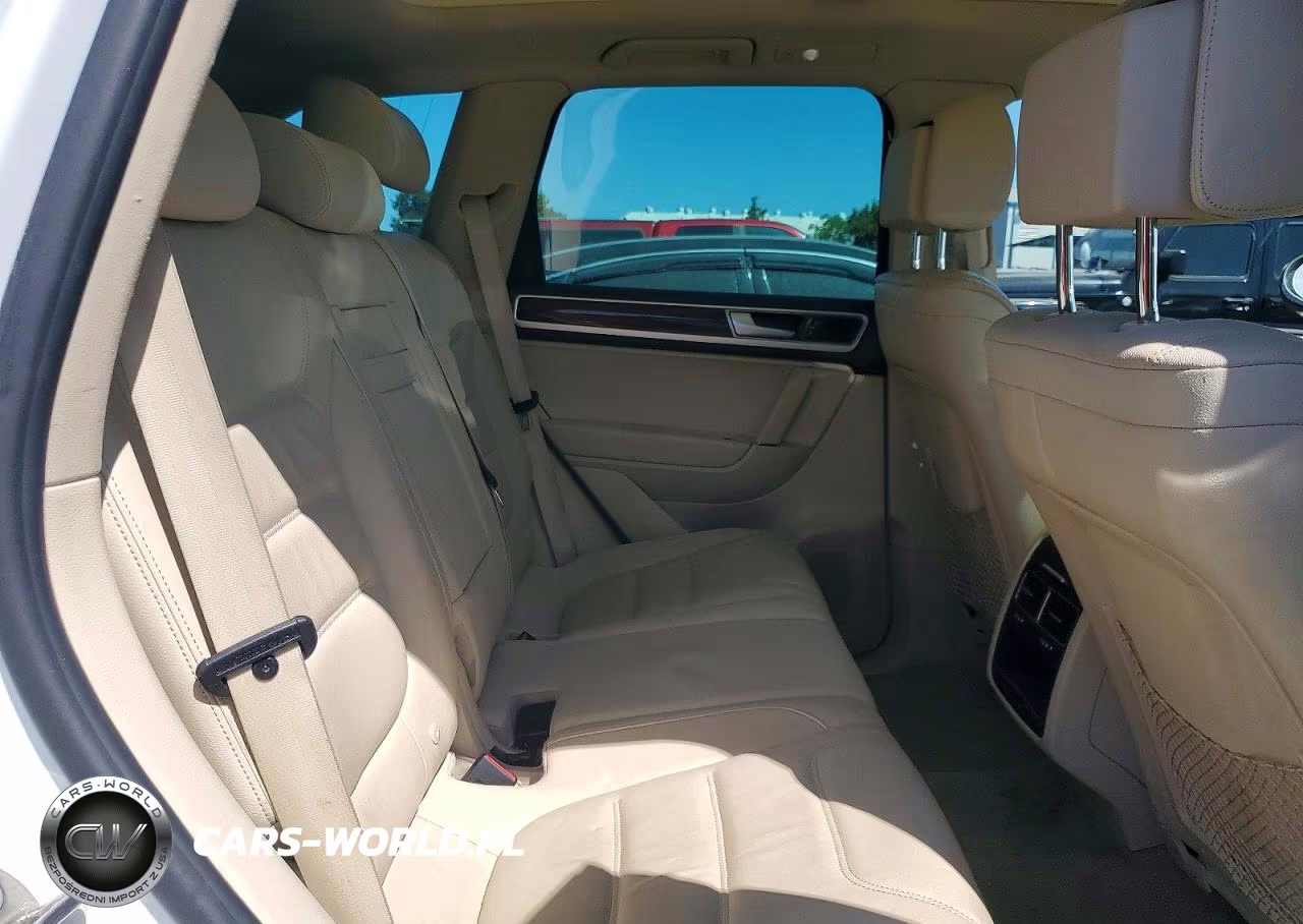 2015 Volkswagen Touareg V6 VIN:WVGEF9BP8FD006290 - 11