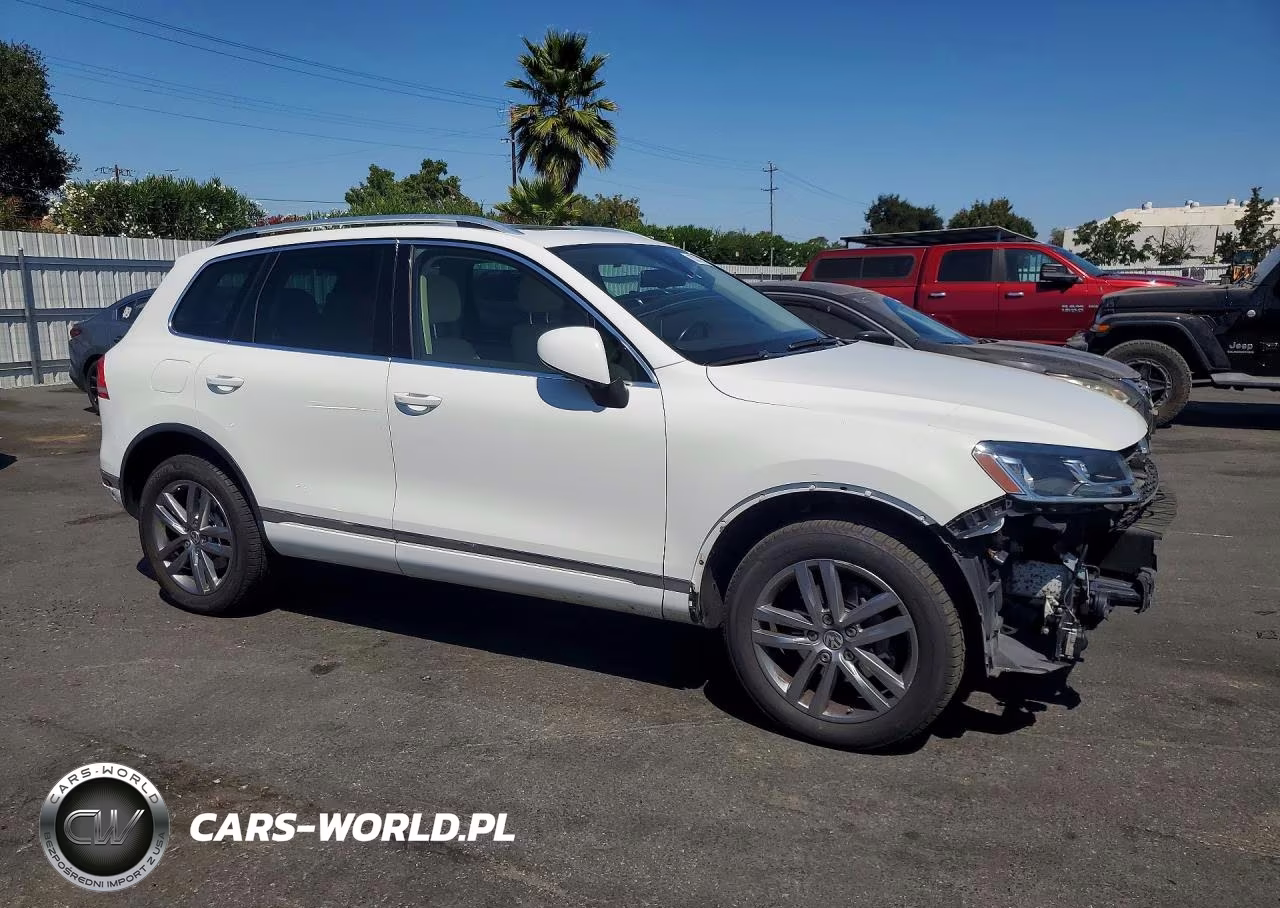 2015 Volkswagen Touareg V6 VIN:WVGEF9BP8FD006290 - 4