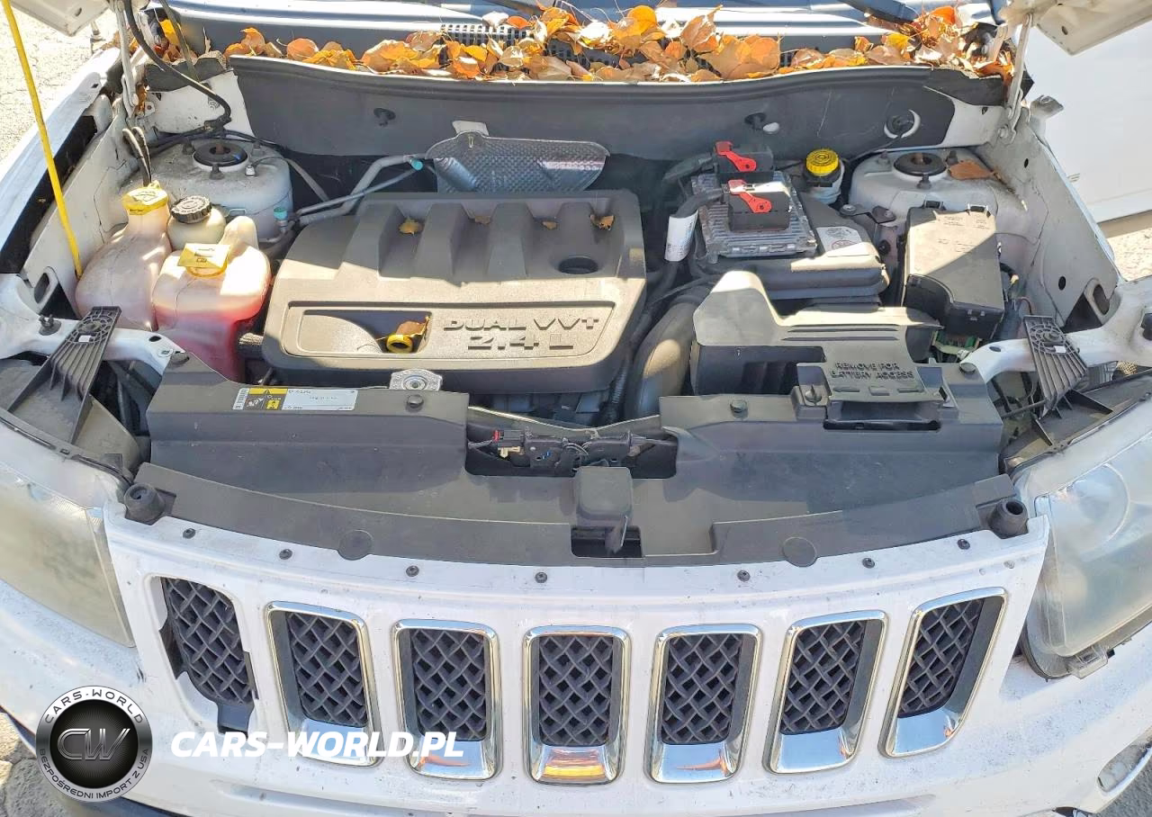 2015 Jeep Compass Latitude VIN:1C4NJCEB4FD373204 - 12