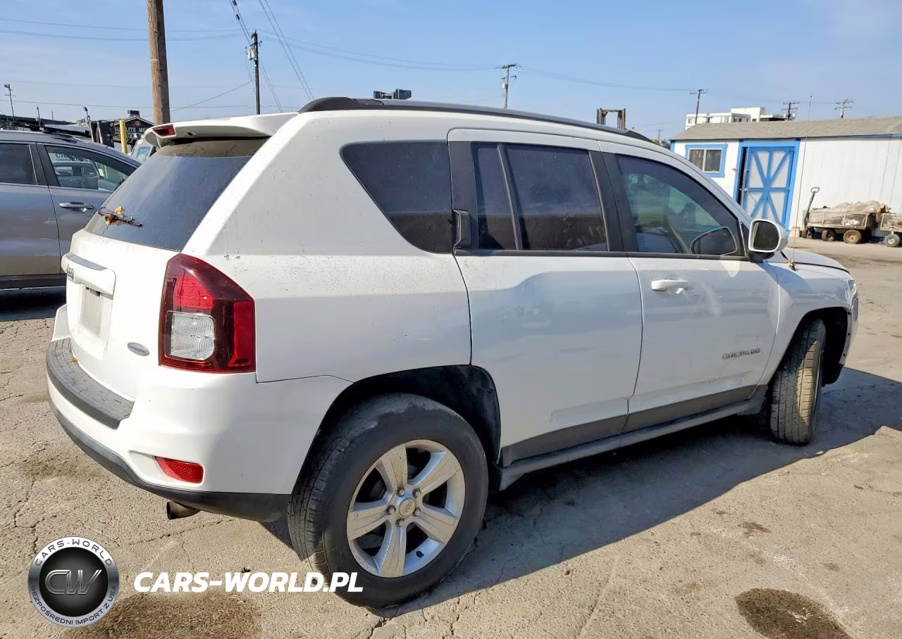 2015 Jeep Compass Latitude VIN:1C4NJCEB4FD373204 - 3