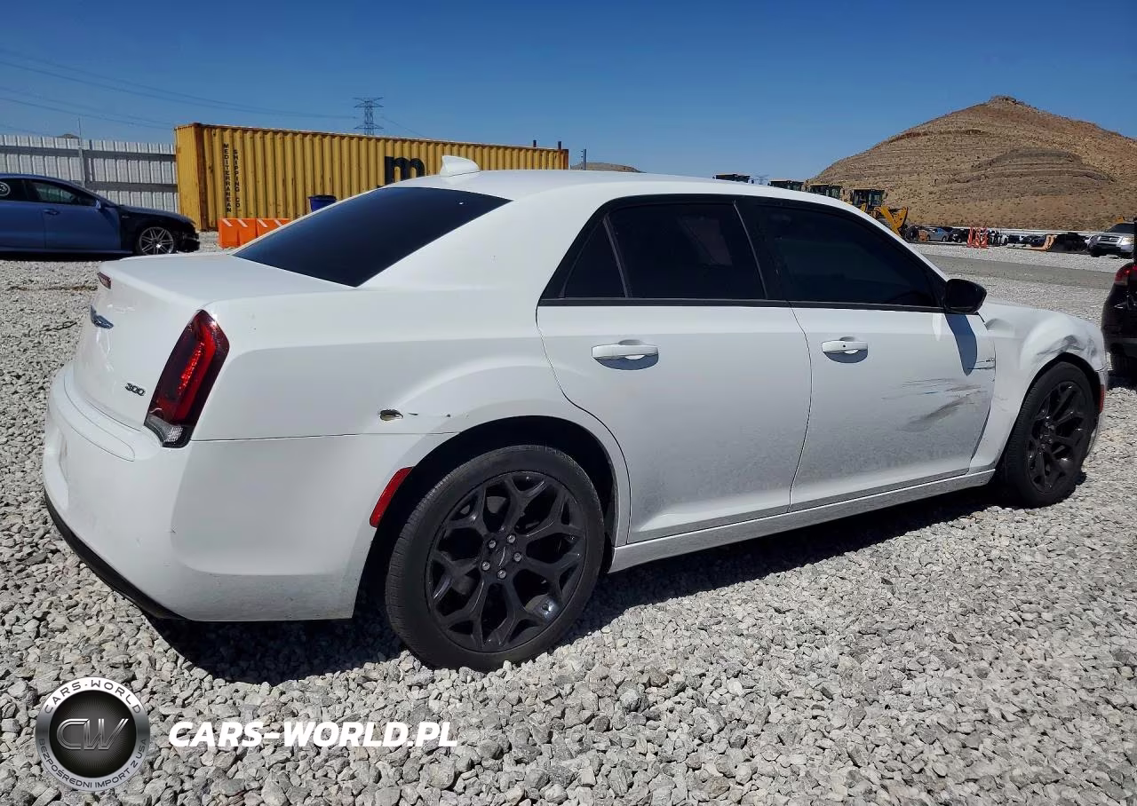 2019 Chrysler 300 Touring VIN:2C3CCAAG6KH590777 - 3