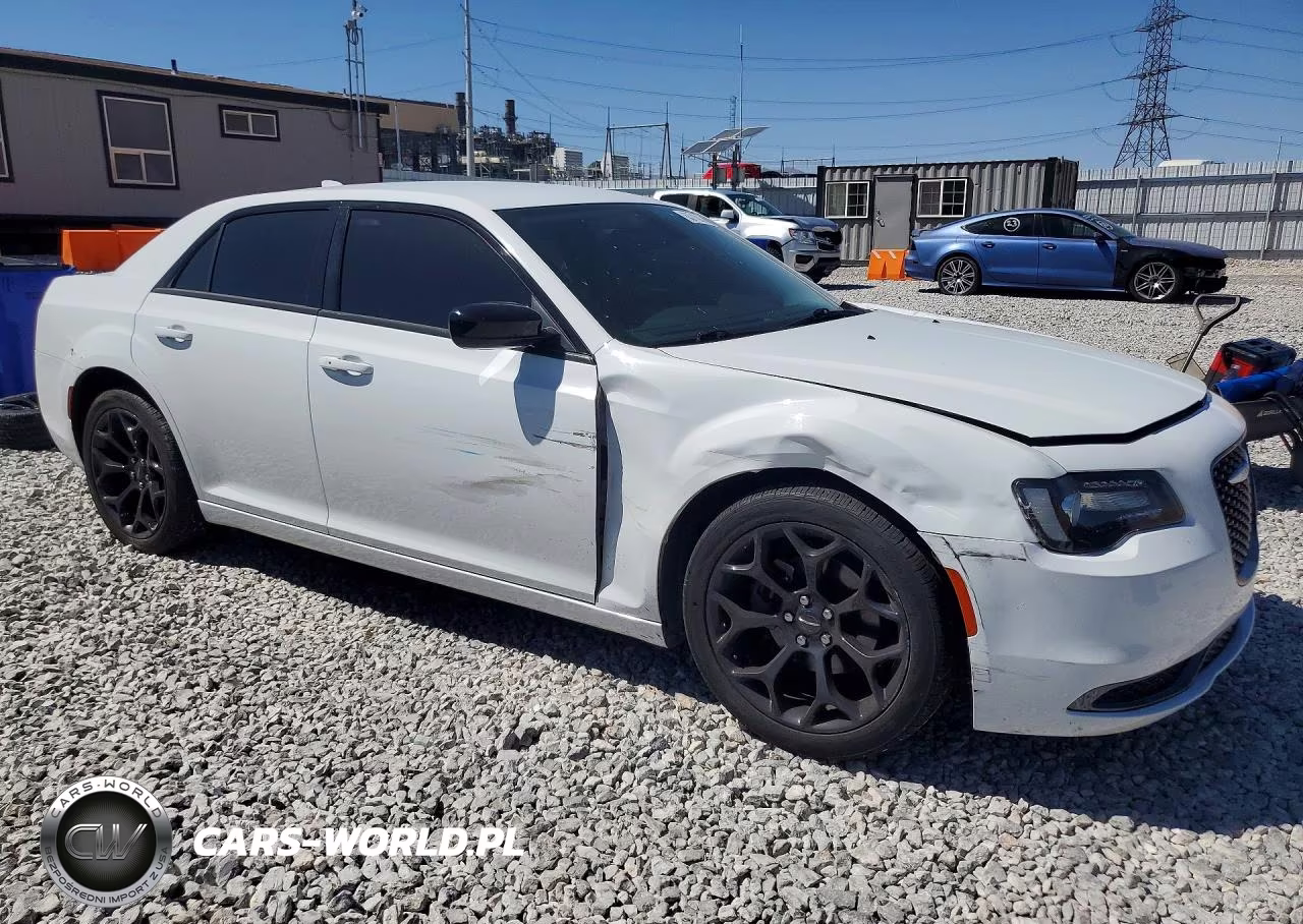 2019 Chrysler 300 Touring VIN:2C3CCAAG6KH590777 - 4