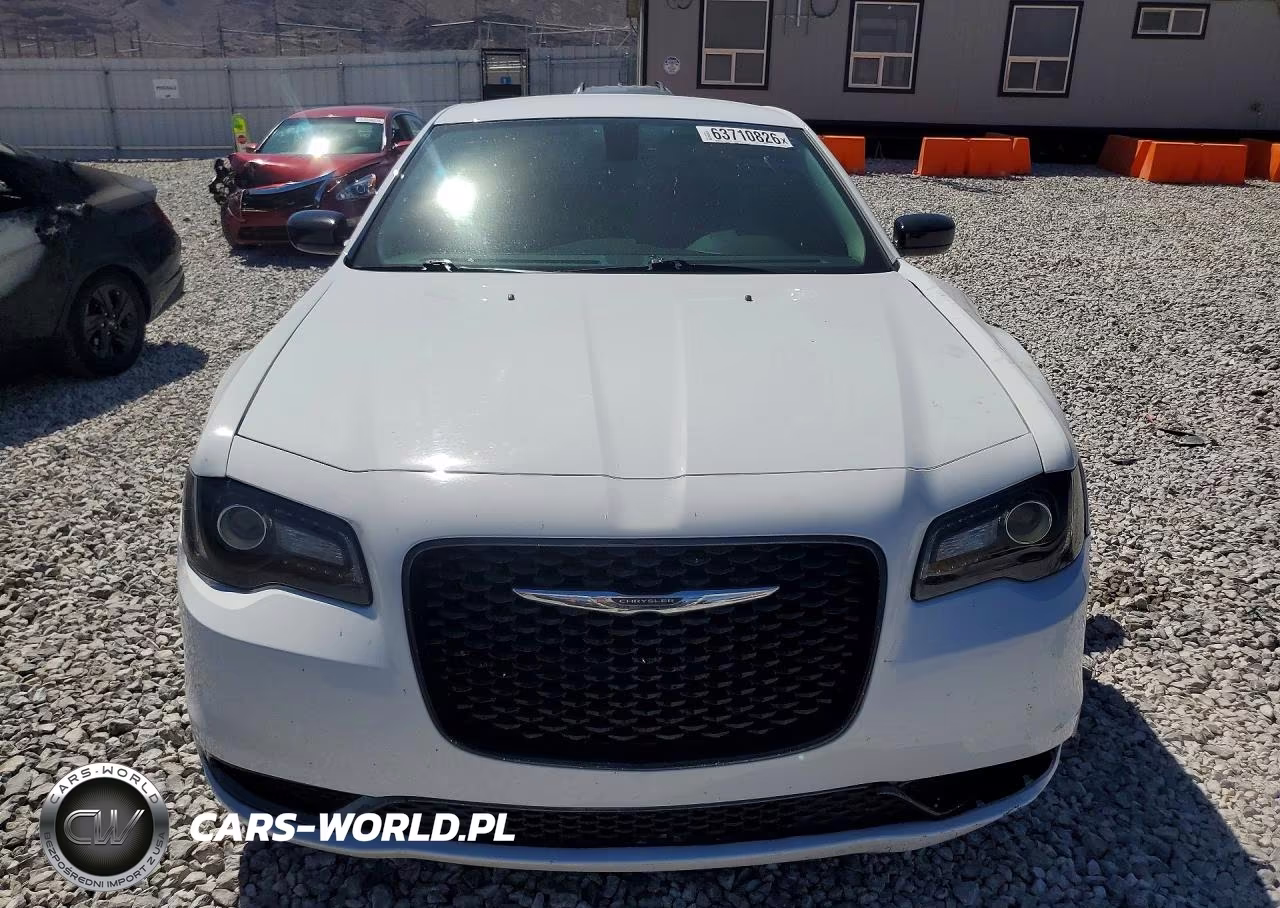 2019 Chrysler 300 Touring VIN:2C3CCAAG6KH590777 - 5