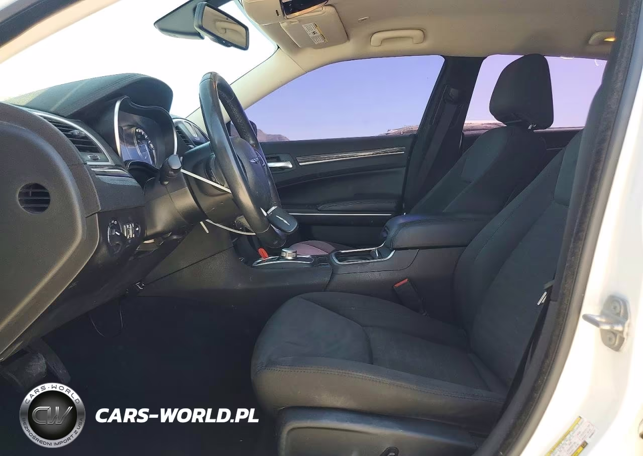 2019 Chrysler 300 Touring VIN:2C3CCAAG6KH590777 - 7