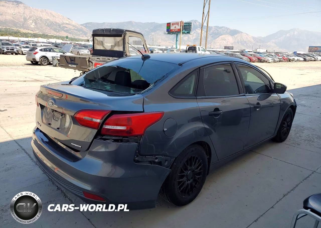 2015 Ford Focus S VIN:1FADP3E2XFL255275 - 3