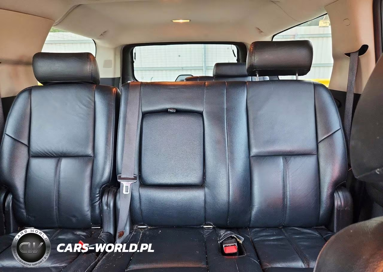 2010 Chevrolet Suburban C1500 Ls VIN:1GNUCHE02AR229073 - 10