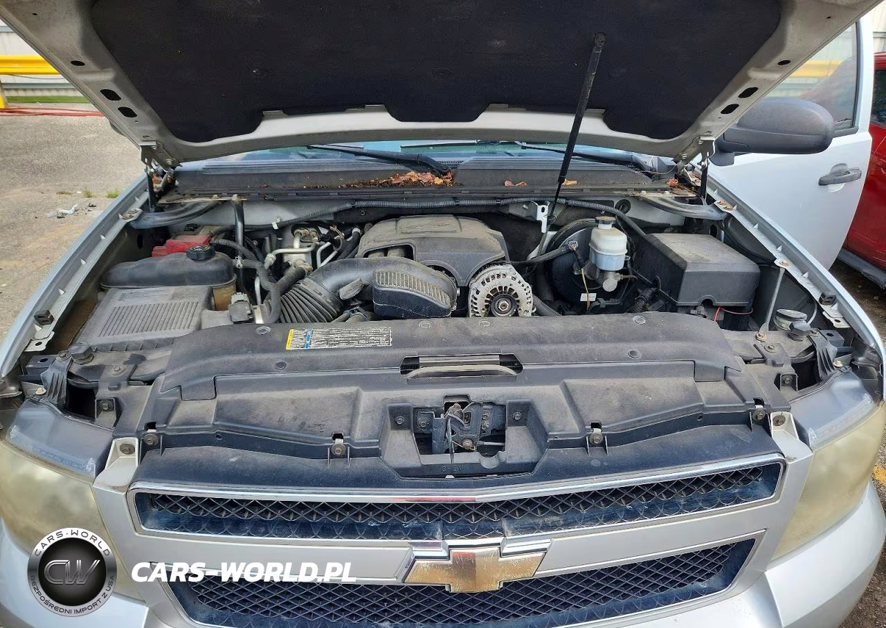 2010 Chevrolet Suburban C1500 Ls VIN:1GNUCHE02AR229073 - 12